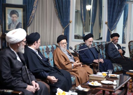 جزئیات نشست «مجمعین» در حرم امام خمینی/ حمایت از لیست روحانی منوط به نظر جبهه اصلاحات است